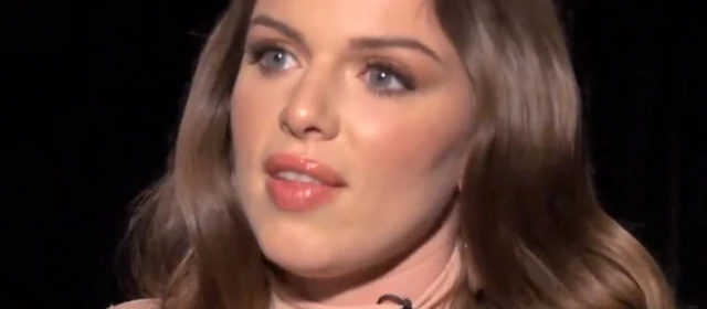 朱莉亚·福克斯